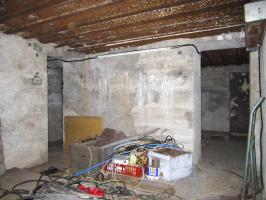 Ligne Maginot - 1 - UNTERJAEGERHOF - (PC de Sous-Quartier) - Deuxième pièce - à gauche l'accès depuis le couloir, à droite l'accès à la chambre de tir