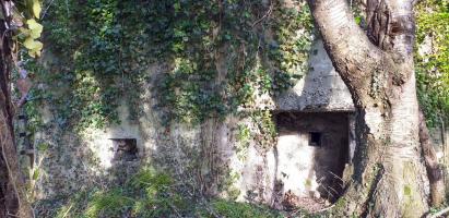 Ligne Maginot - 52 - BUSSIERES EST - (Blockhaus pour arme infanterie) - Entrée avec créneau de défense rapprochée, à gauche créneau frontal de la caponnière