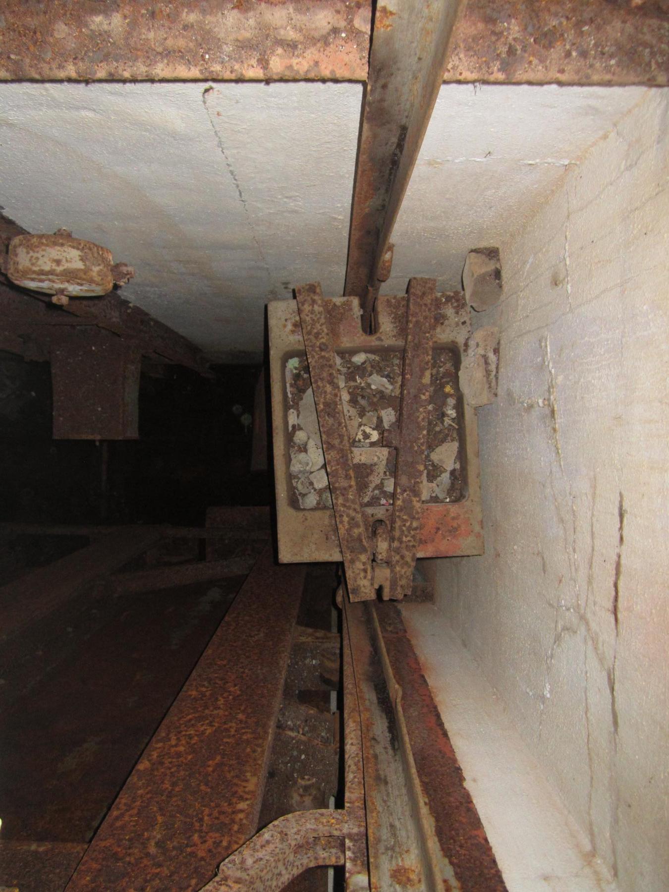 Ligne Maginot - LE CHESNOIS - CHENOIS - (Ouvrage d'artillerie) - Entrée mixte
Contrepoids de la porte blindée