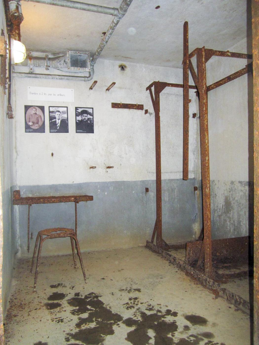 Ligne Maginot - LA FERTE - (Ouvrage d'infanterie) - Bloc 2
Chambre pour 2 observateurs attenant à la cloche VDP