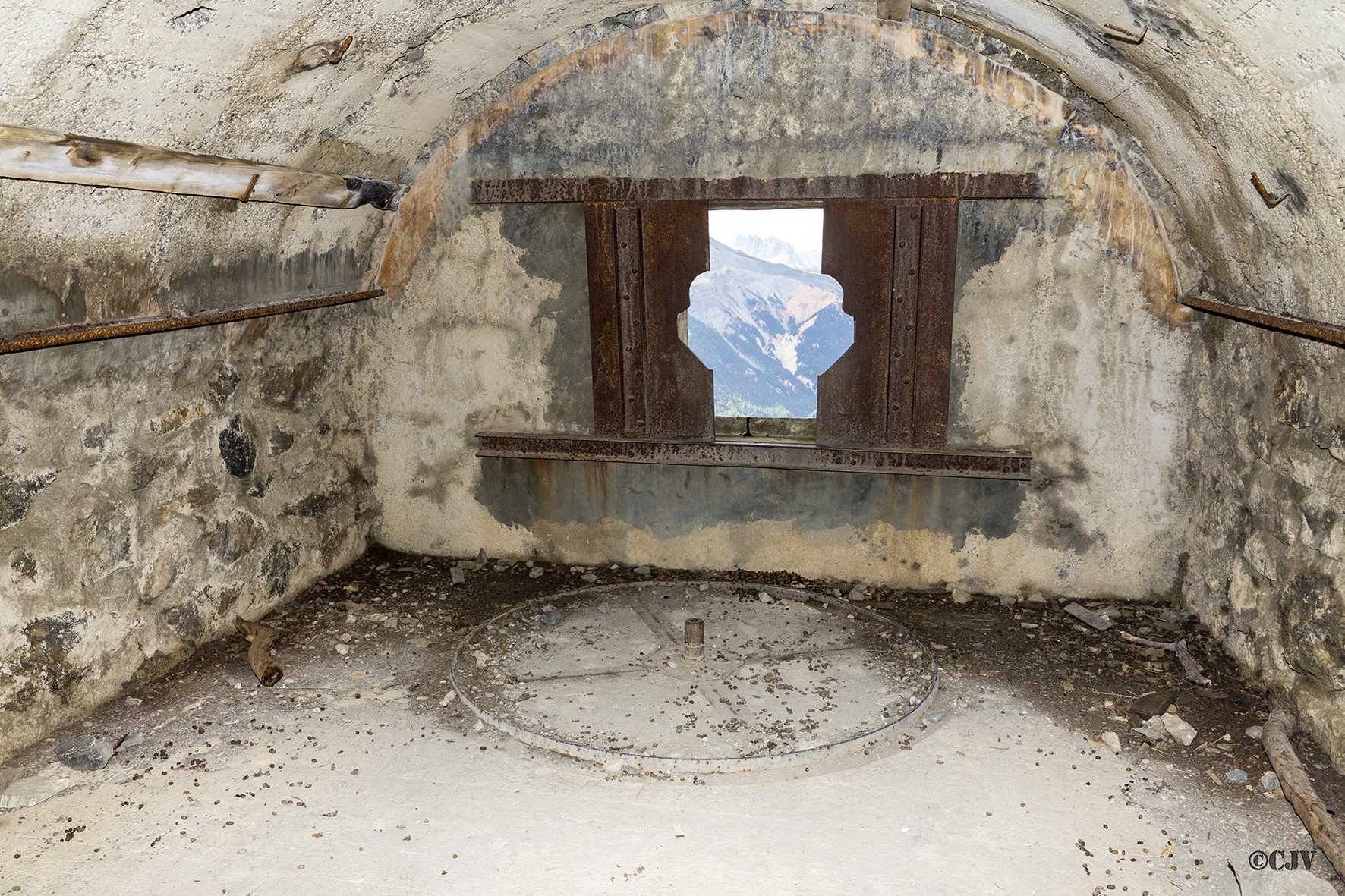 Ligne Maginot - L'OLIVE (BATTERIE CAVERNE) - (Position d'artillerie préparée) - La deuxième casemate pour canon de 75