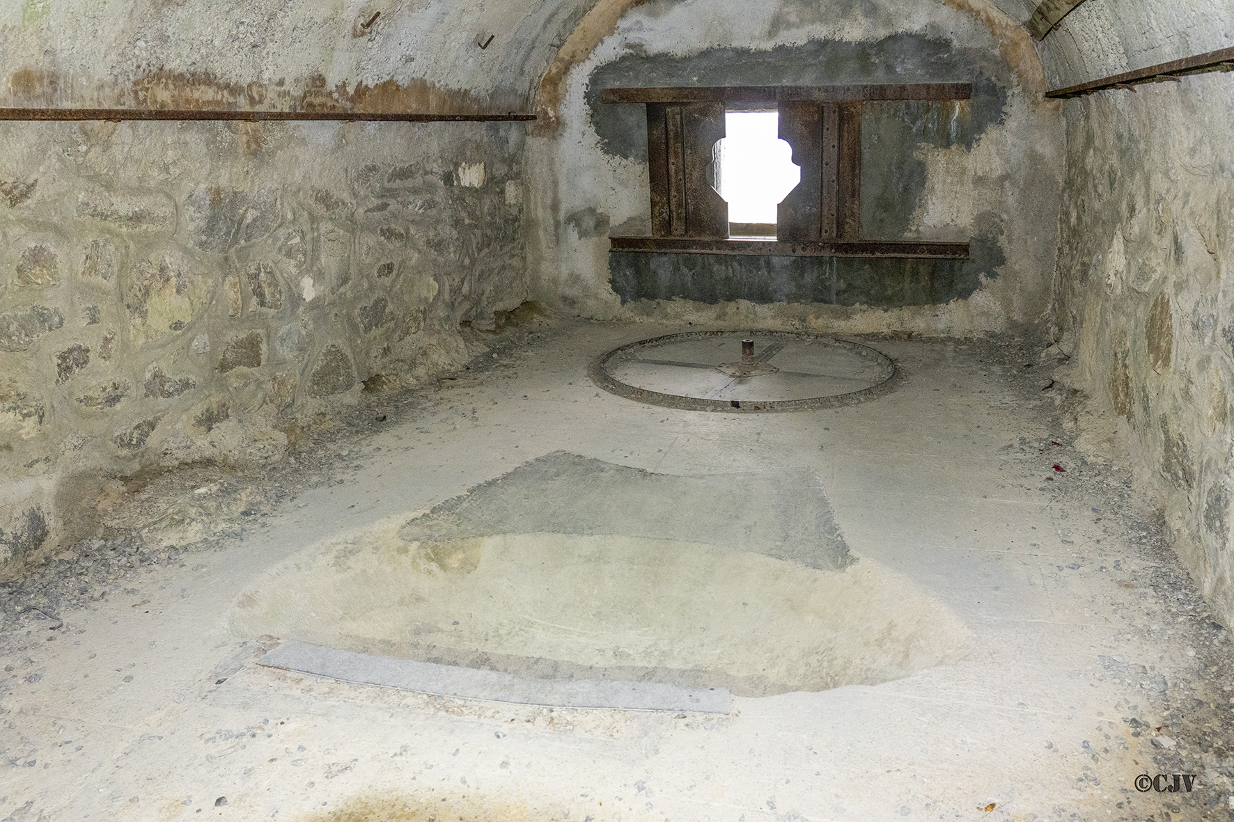 Ligne Maginot - L'OLIVE (BATTERIE CAVERNE) - (Position d'artillerie préparée) - La casemate pour canon de 75