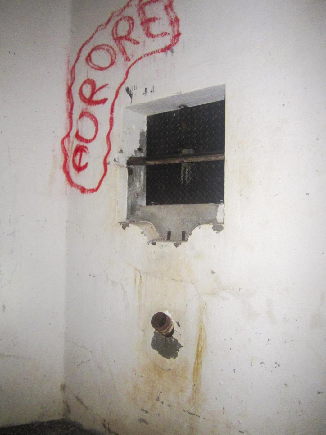 Ligne Maginot - LE CHESNOIS - CHENOIS - (Ouvrage d'artillerie) - Entrée mixte
Chambre de tir JM/47 - créneau FM