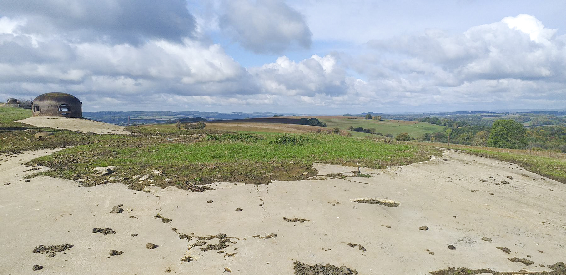 Ligne Maginot - LE CHESNOIS - CHENOIS - (Ouvrage d'artillerie) - Bloc 5
Le puits de la tourelle de 75 comblé