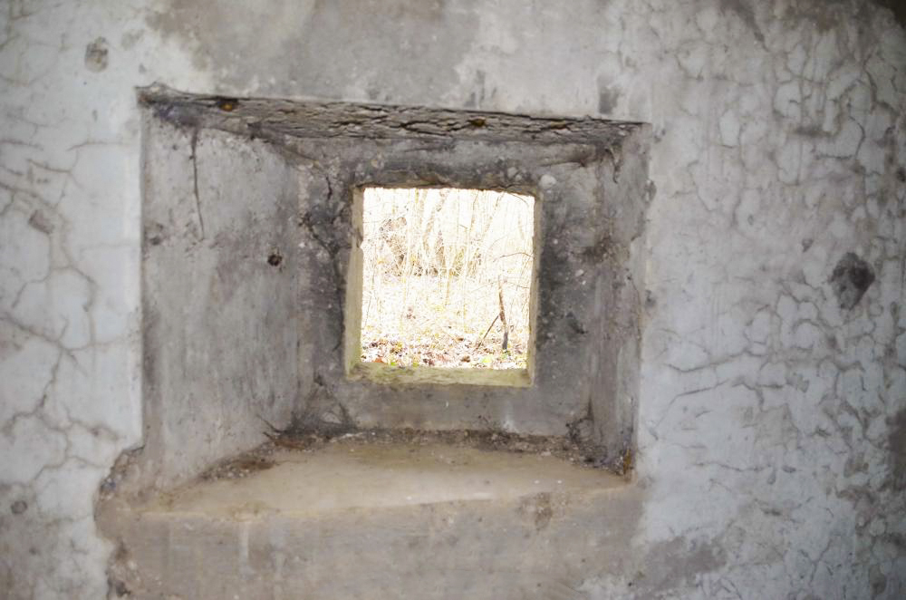 Ligne Maginot - 181 - KEMBS NORD 2 - (Blockhaus pour arme infanterie) - Créneau de la défense rapprochée du créneau de tir mitrailleuse