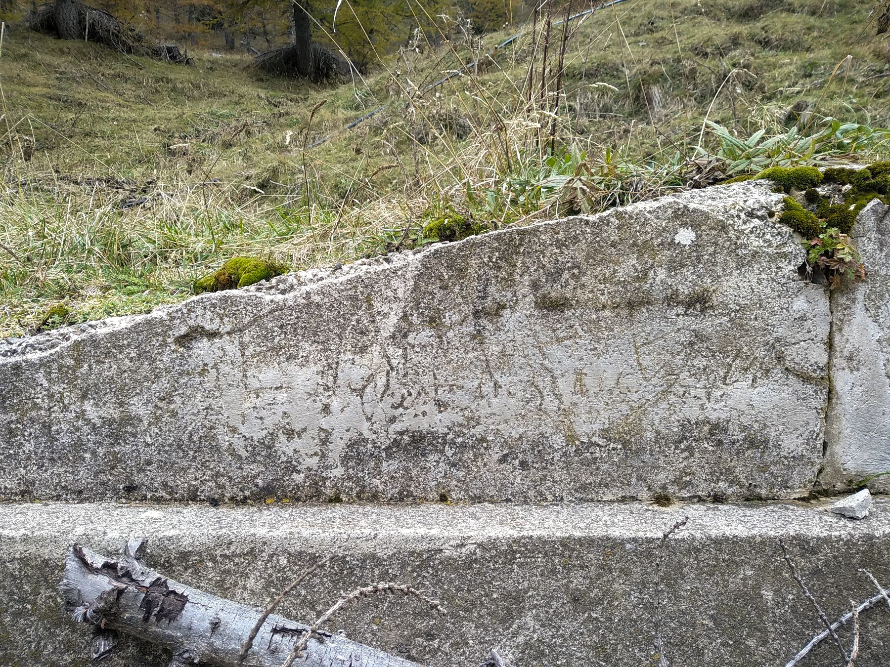 Ligne Maginot - CABANES VIEILLES (ABREUVOIR MILITAIRE) - (Divers) - Un autre des graffiti sur l'abreuvoir