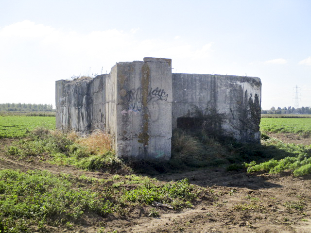 Ligne Maginot - BEF 322 - L'EPINE SUD EST - (Blockhaus pour canon) - Face orientée côté nord-est. - Smardz Félix