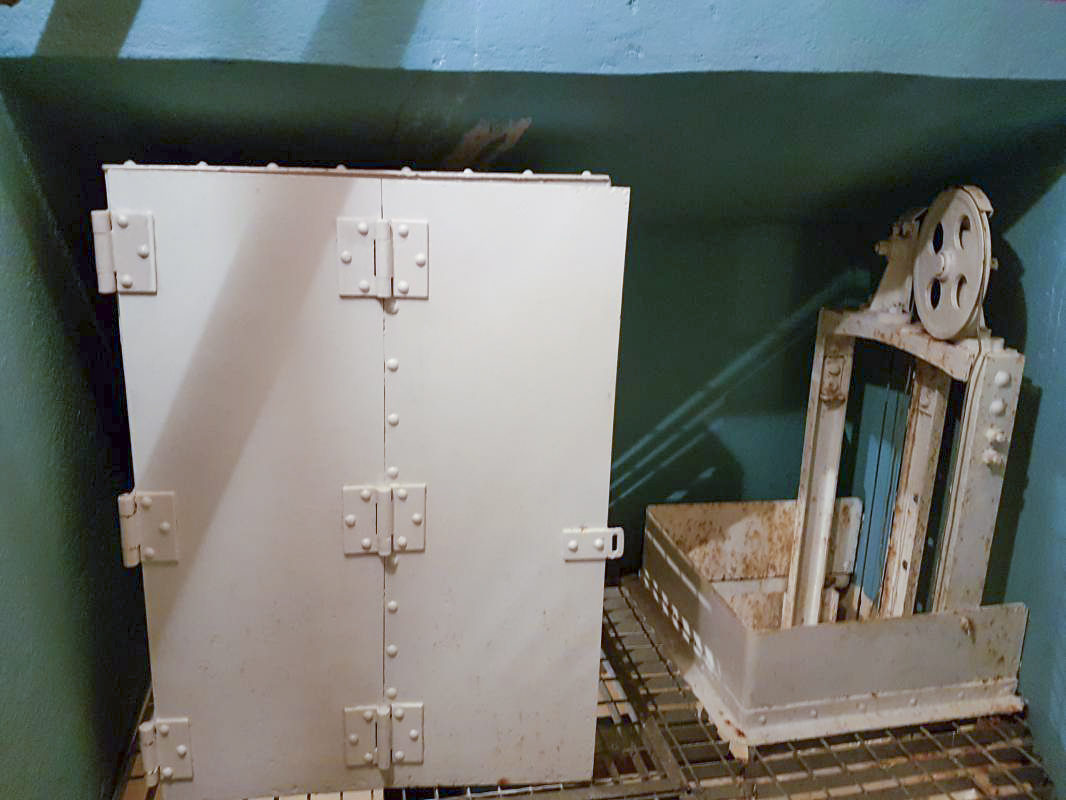 Ligne Maginot - BAMBESCH - A35 - (Ouvrage d'infanterie) - Bloc 1
Monte-charge à munitions à l'étage supérieur