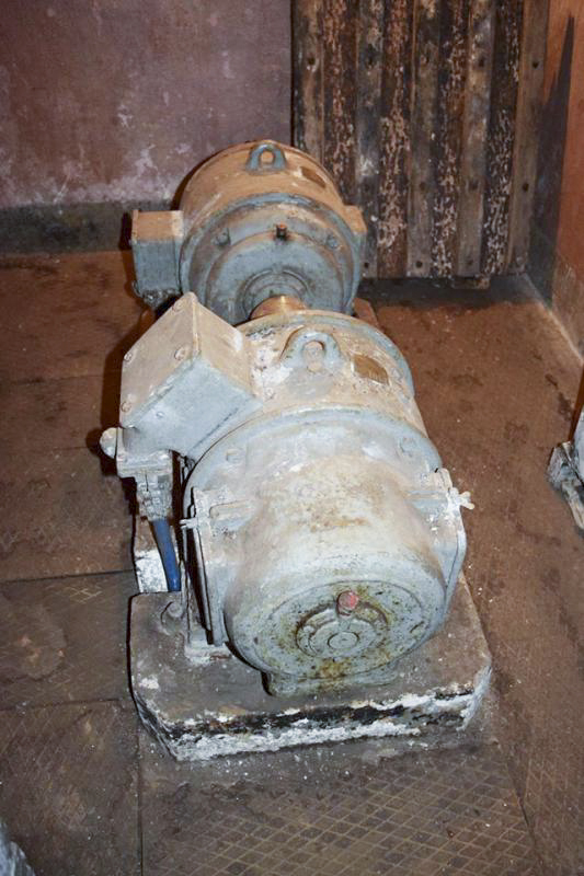 Ligne Maginot - BAMBESCH - A35 - (Ouvrage d'infanterie) - Bloc 1
Sous station
Ce groupe convertisseur générait le 110V continu nécessaire au fonctionnement des tourelles à partir du courant triphasé disponible dans l'ouvrage