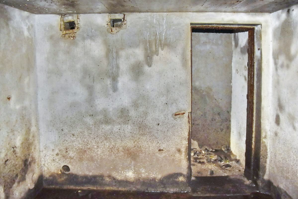 Ligne Maginot - VOIE-FERREE 3 - (Cuve pour arme d'infanterie) - Chambre avec la porte d'accès au couloir