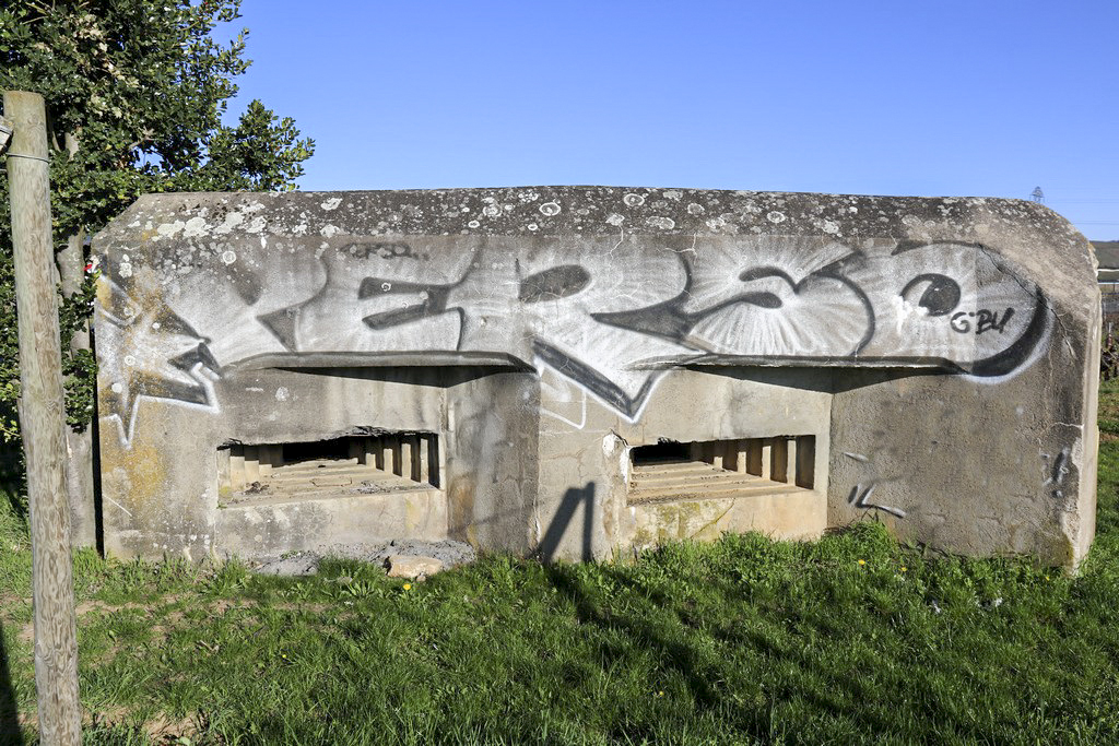 Ligne Maginot - LANGGASS SUD - (Blockhaus pour arme infanterie) - Façade de tir. Les tags les plus injurieux ont été masqués....