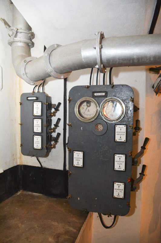 Ligne Maginot - ROHRBACH - FORT CASSO - (Ouvrage d'infanterie) - Bloc 3
Tourelle de mitrailleuses
Les tableaux électrique de la tourelle