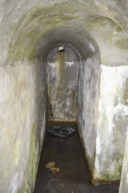 Ligne Maginot - ECLUSE 53 SUD - (Blockhaus pour canon) - Pièce du bas en forme de couloir, coté droit - D. Froehly