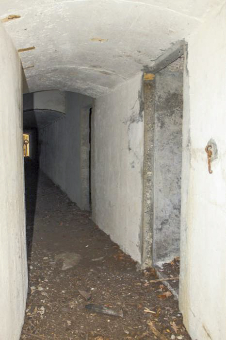 Ligne Maginot - KASTENWALD (QUARTIER NEUF-BRISACH - 1°BON 28° RIF) - (PC de Quartier) - Le couloir de l'abri - Les Gardiens du Rhin