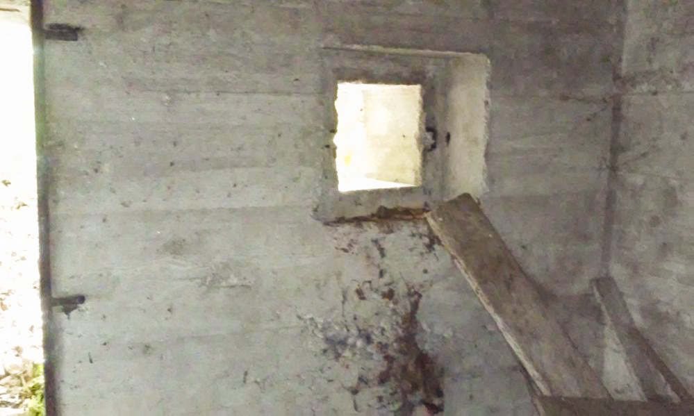 Ligne Maginot - PONT DE BATEAU OUEST 2 - (Blockhaus pour arme infanterie) - L'intérieur du blockhaus et créneau de défense - 42RIF