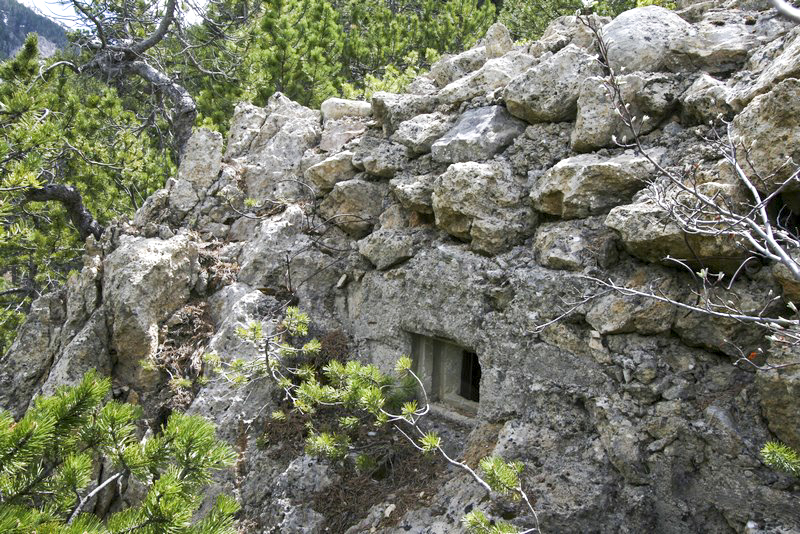 Ligne Maginot - CLOT DU POIN 1 - (Blockhaus pour arme infanterie) - Créneau supérieur