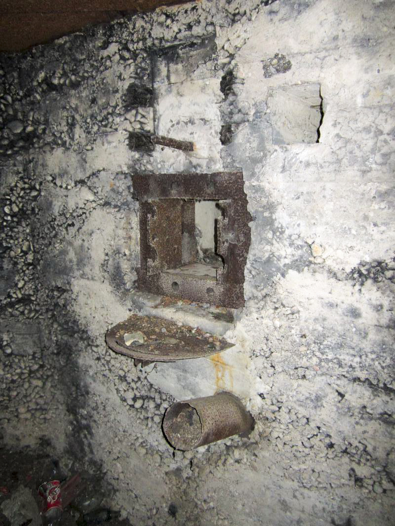 Ligne Maginot - 52 - BUSSIERES EST - (Blockhaus pour arme infanterie) - Détail créneau mitrailleuse nord