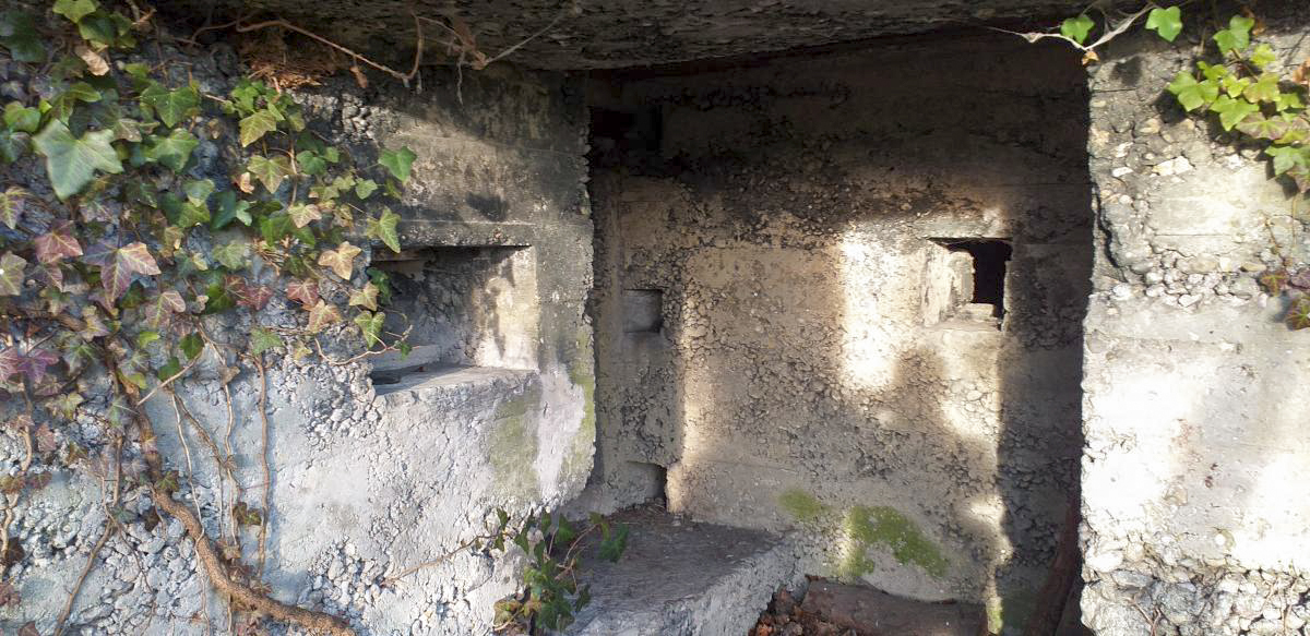 Ligne Maginot - 52 - BUSSIERES EST - (Blockhaus pour arme infanterie) - Entrée avec créneau de défense rapprochée et créneau latéral de la caponnière