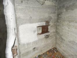 Ligne Maginot - Vue intérieure par le créneau visible - Les créneaux Sud et Sud-est encore équipés de leur volets blindés