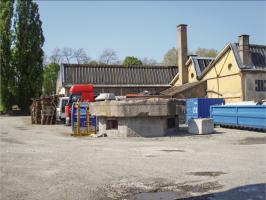 Ligne Maginot - 430H - PORT DU RHIN CENTRE 10 - (Blockhaus pour arme infanterie) - Existe sur le parking de la société de transports Chalots, le dessus de la dalle a été arraché lors d'une tentative de destruction ... sans grand espoir.