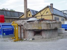 Ligne Maginot - 430H - PORT DU RHIN CENTRE 10 - (Blockhaus pour arme infanterie) - Existe sur le parking de la société de transports Chalots, le dessus de la dalle a été arraché lors d'une tentative de destruction ... sans grand espoir.