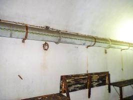 Ligne Maginot - FROHMUHL (PC DU QUARTIER KAPELLENHOF - II/153° RIF) - (Abri) - Table rabattable pour la prise des repas dans la galerie