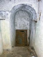 Ligne Maginot - FROHMUHL (PC DU QUARTIER KAPELLENHOF - II/153° RIF) - (Abri) - Départ de l'égout visitable
Noter les traces des deux câbles téléphonique entrant dans l'abri.