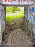 Ligne Maginot - SOETRICH - A11 - (Ouvrage d'artillerie) - Entrée des hommes
Vue vers l'extérieur de la porte. Noter la passerelle rétractable.