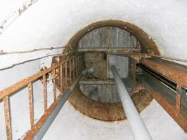 Ligne Maginot - SOETRICH - A11 - (Ouvrage d'artillerie) - Entrée des hommes
Intérieur du puits de la cloche GFM