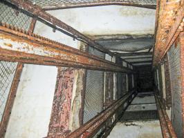 Ligne Maginot - SOETRICH - A11 - (Ouvrage d'artillerie) - Entrée des hommes
Puits de descente.
Cage du monte-charge
