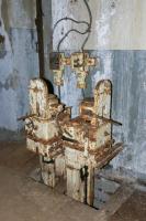 Ligne Maginot - SOETRICH - A11 - (Ouvrage d'artillerie) - Bloc 3
Etage intermédiaire, casemate des mortiers de 81 mm
Les norias électriques permettant l'alimentation en munition depuis le magasin situé à l'étage inférieur