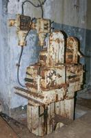 Ligne Maginot - SOETRICH - A11 - (Ouvrage d'artillerie) - Bloc 3
Etage intermédiaire, casemate des mortiers de 81 mm
Les norias électriques permettant l'alimentation en munition depuis le magasin situé à l'étage inférieur