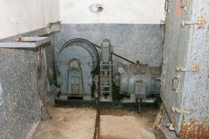 Ligne Maginot - SOETRICH - A11 - (Ouvrage d'artillerie) - Bloc 4
Pied du bloc, la machinerie du monte-charge BDR (Daudet Donon Roussel)