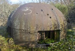 Ligne Maginot - SOETRICH - A11 - (Ouvrage d'artillerie) - Bloc 5
La cloche GFM du bloc avec les traces des essais de charges creuses bien visibles