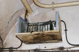 Ligne Maginot - SOETRICH - A11 - (Ouvrage d'artillerie) - Bloc 6
Le PC
Batterie d'accumulateurs pour le secours de l'alimentation du système de transmetteurs d'ordre entre le PC et la tourelle en cas de coupure secteur