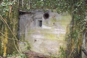 Ligne Maginot - BAUERNGRUNDWASSER - (Blockhaus pour arme infanterie) - L'entrée défendu par un créneau FM