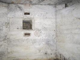 Ligne Maginot - HAUTE DIGUE 5 - (Blockhaus pour arme infanterie) - Chambre de tir
Créneau mitrailleuse gauche