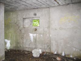 Ligne Maginot - HAUTE DIGUE 8 - (Blockhaus pour arme infanterie) - Chambre de tir
Créneau mitrailleuse gauche