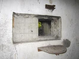 Ligne Maginot - HAUTE DIGUE 7 - (Blockhaus pour arme infanterie) - Chambre de tir - détail créneau mitrailleuse droit