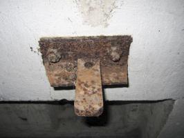 Ligne Maginot - HAUTE DIGUE 7 - (Blockhaus pour arme infanterie) - Chambre de tir - détail pivot supérieur créneau mitrailleuse gauche