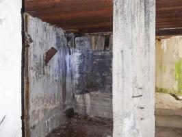 Ligne Maginot - PAYSANS OUEST - (Blockhaus pour arme infanterie) - Local indéterminé à gauche et couloir d'entrée à droite