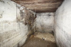 Ligne Maginot - PORT du RHIN Sud 18 ( Blockhaus pour arme infanterie ) - Chambre de tir mitrailleuse Nord