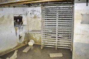 Ligne Maginot - SPORENINSEL - (Casemate d'infanterie - Double) - Chambre de tir nord 
Créneau FM de défense de l'entrée et casier à obus de 47
