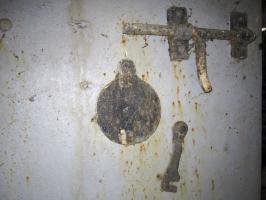 Ligne Maginot - DRACHENBRONN - (Blockhaus pour arme infanterie) - Détail de la porte (œilleton)