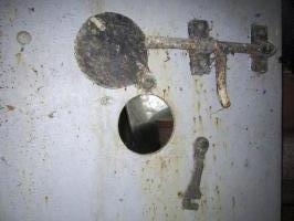 Ligne Maginot - DRACHENBRONN - (Blockhaus pour arme infanterie) - Détail de la porte (œilleton)