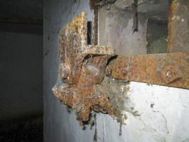 Ligne Maginot - DRACHENBRONN - (Blockhaus pour arme infanterie) - Créneau mitrailleuse de droite - détail du support