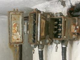 Ligne Maginot - 26T - (Chambre de coupure) - Boites de raccordement d'abonnés dans le couloir de la chambre de coupure