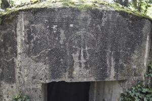 Ligne Maginot - HERRENFELD (II/34°RIF ) - (PC de Quartier) - Abri 6
Dessus de l'entrée avec son cartouche du 326 ?