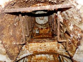 Ligne Maginot - HOCHWALD - (Ouvrage d'artillerie) - Bloc 2
Tourelle de mortiers 81 mm
L'accès à l'avant cuirasse