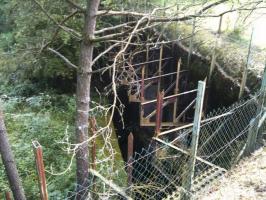 Ligne Maginot - HOCHWALD - (Ouvrage d'artillerie) - Bloc 16
Potences à barbelés destinés à empêcher un assaut d'infanterie par les dessus